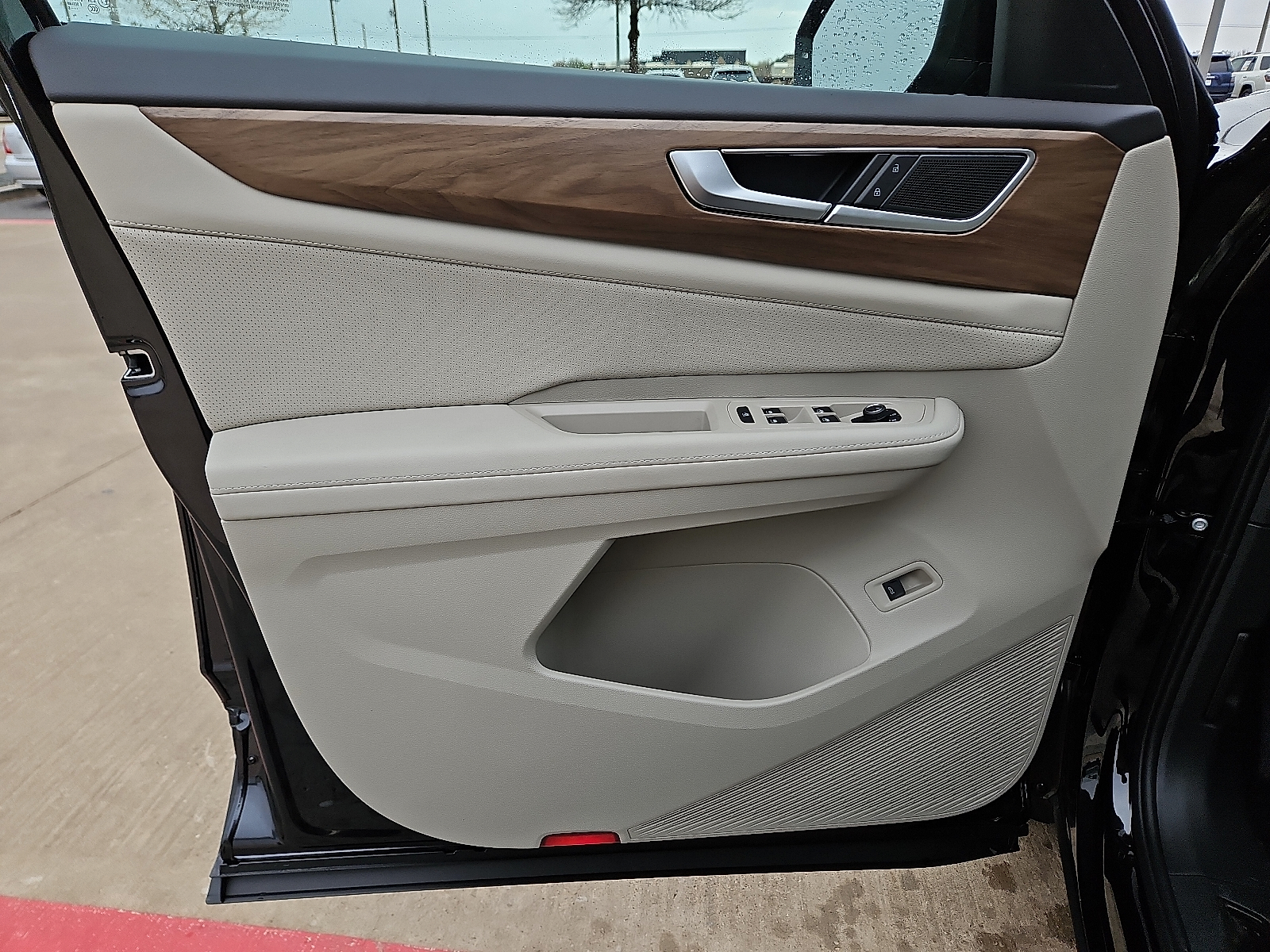 new 2025 Volkswagen Atlas car, priced at $46,621