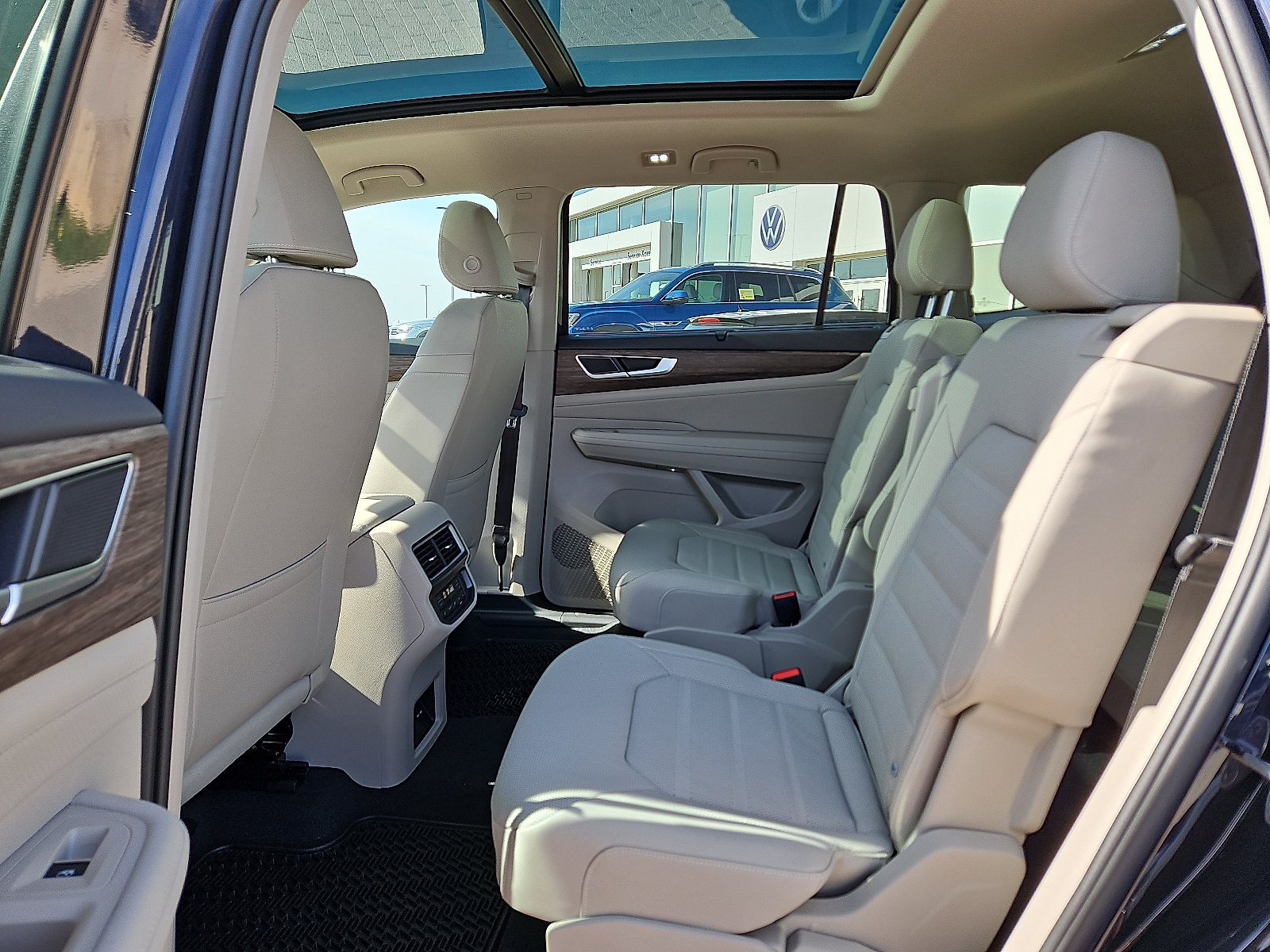 new 2025 Volkswagen Atlas car, priced at $51,546