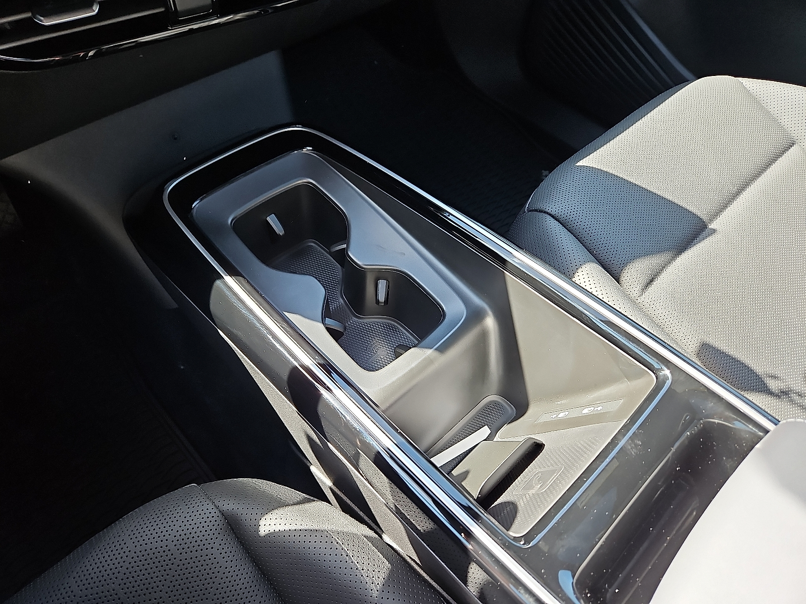 new 2025 Volkswagen ID.4 car, priced at $59,461