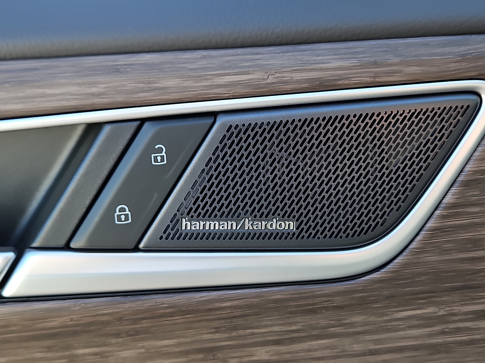 new 2025 Volkswagen Atlas car, priced at $53,811