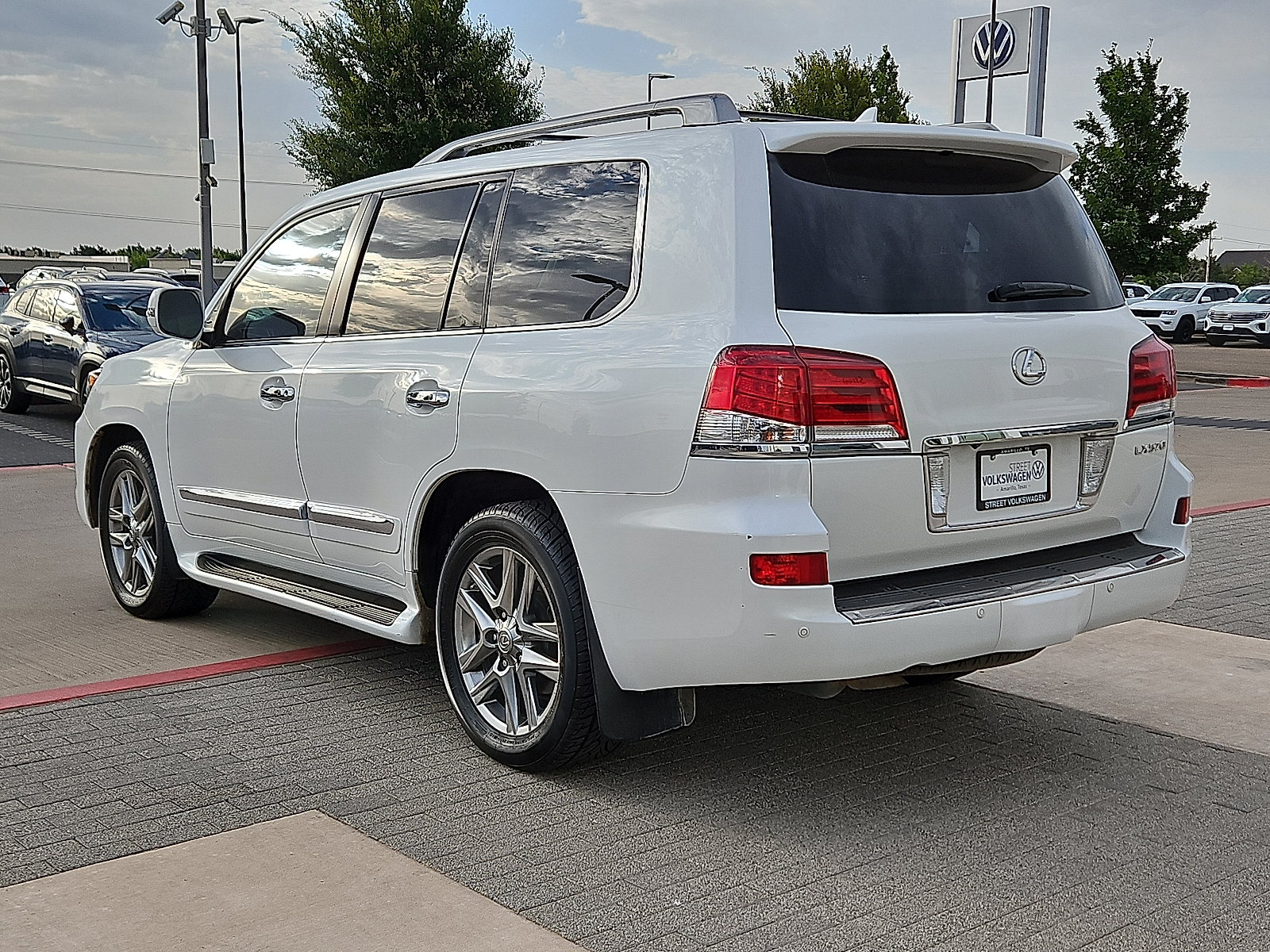 used 2013 Lexus LX 570 car, priced at $25,995