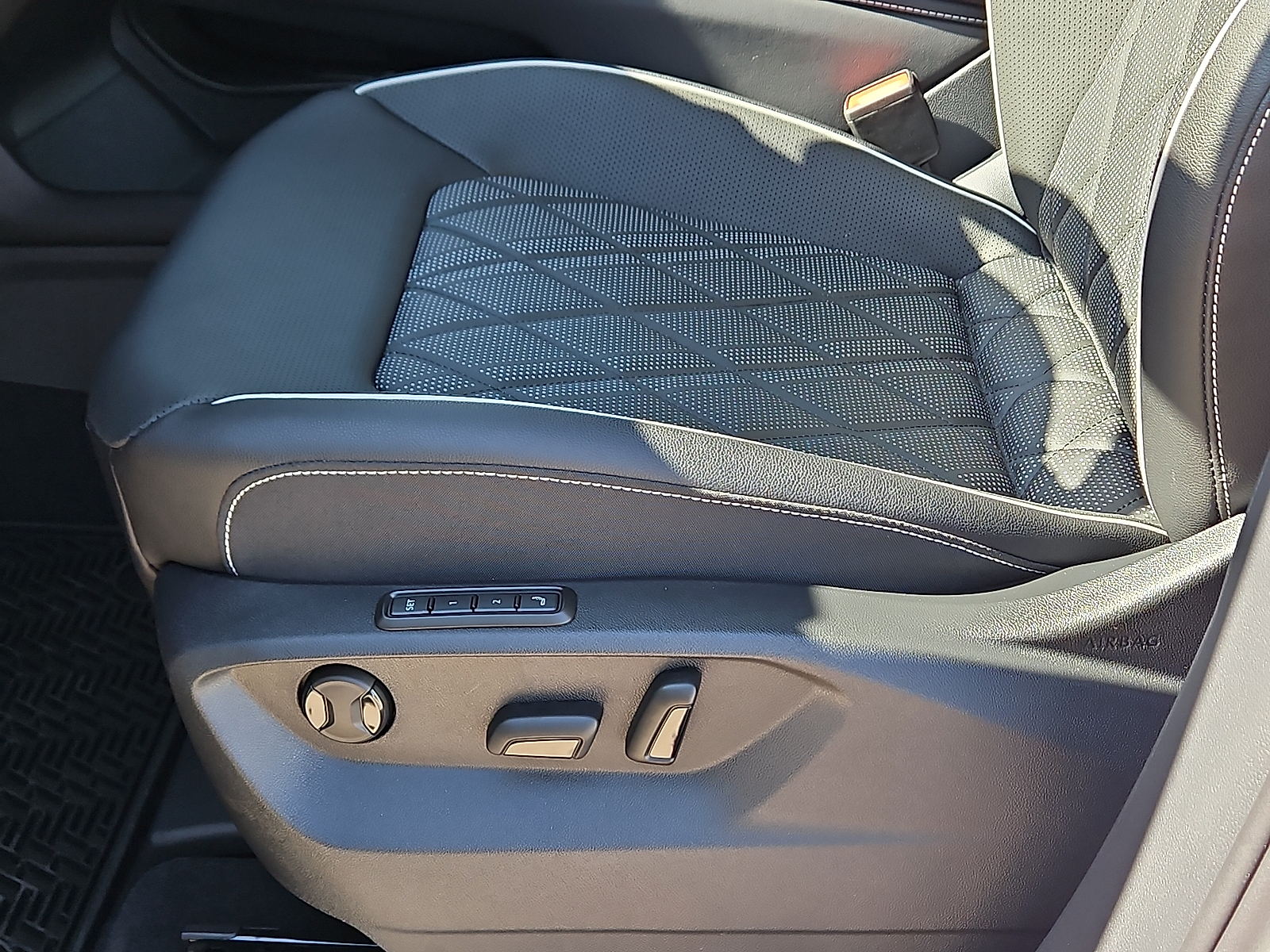 new 2025 Volkswagen Atlas car, priced at $53,811