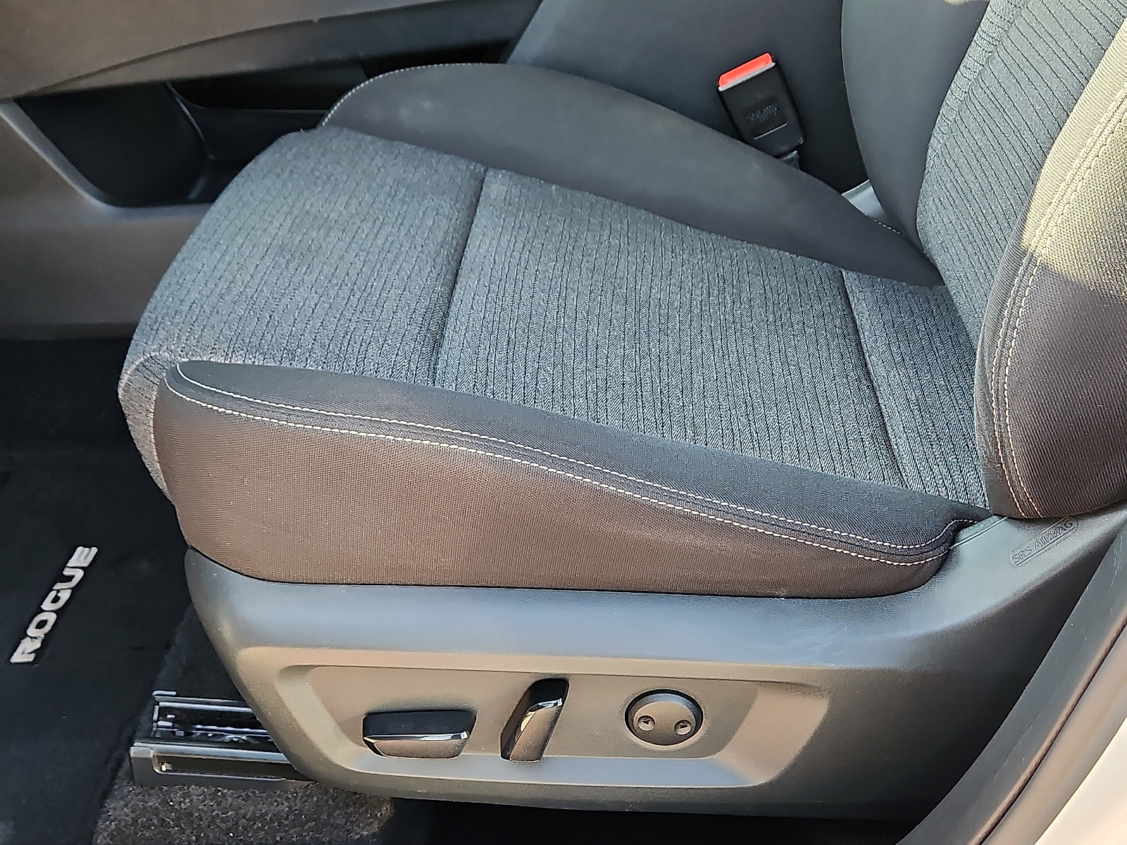 used 2021 Nissan Rogue car, priced at $19,999