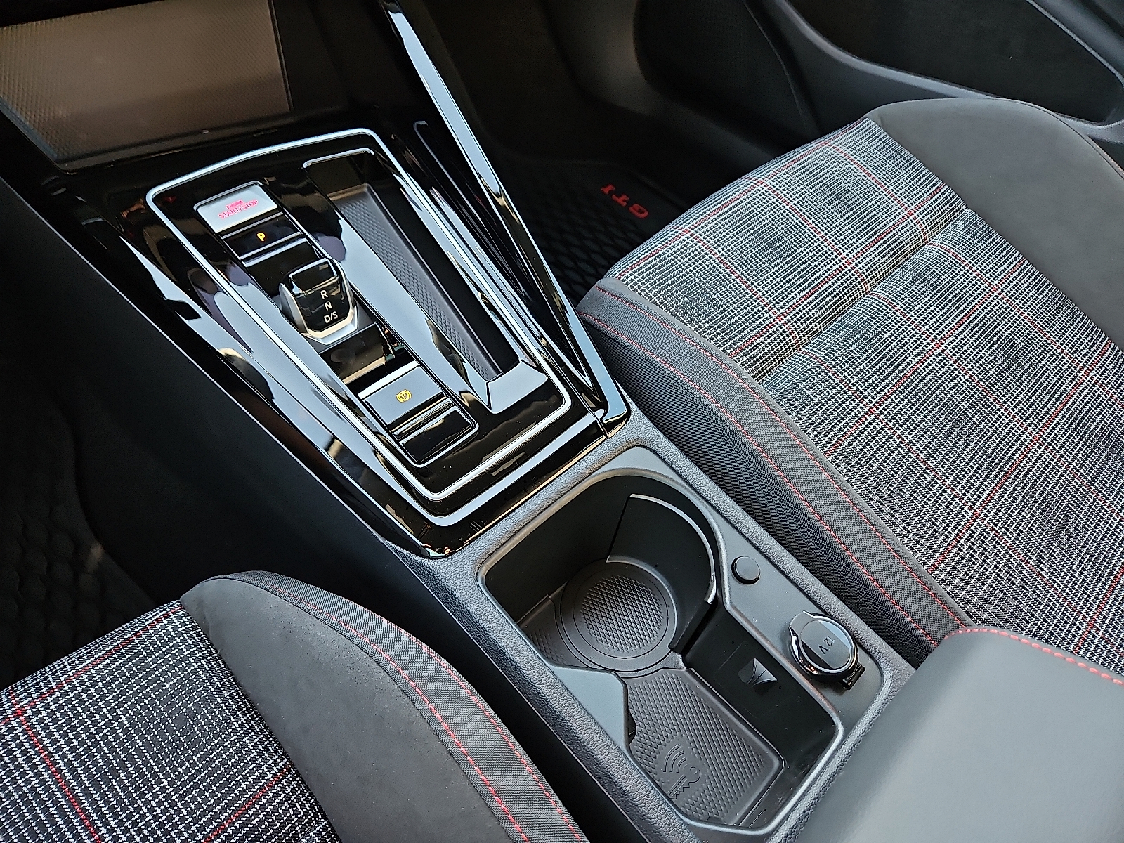 new 2025 Volkswagen Golf GTI car, priced at $34,480