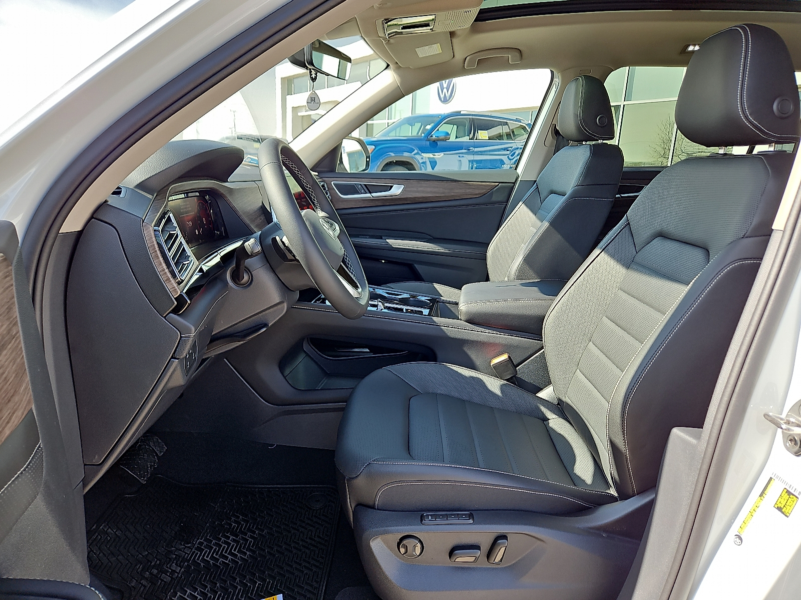 new 2025 Volkswagen Atlas car, priced at $52,001