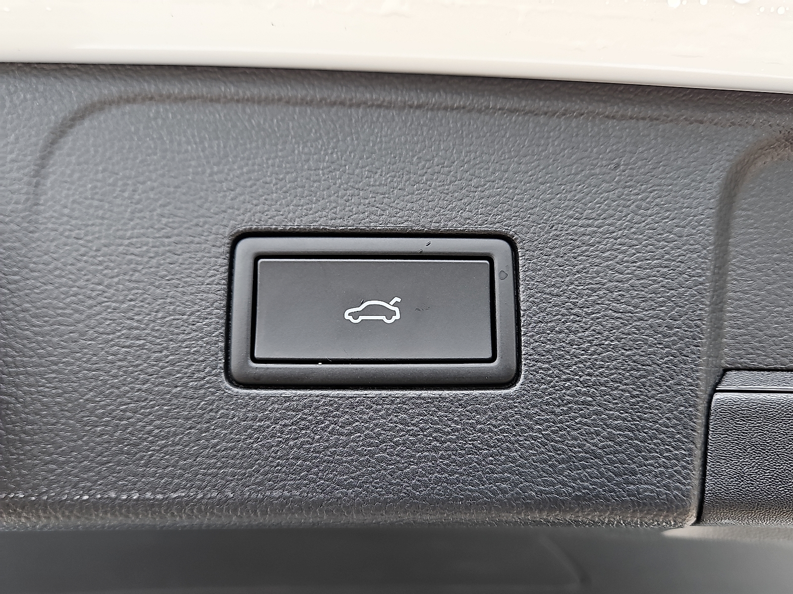 new 2025 Volkswagen Atlas car, priced at $57,006