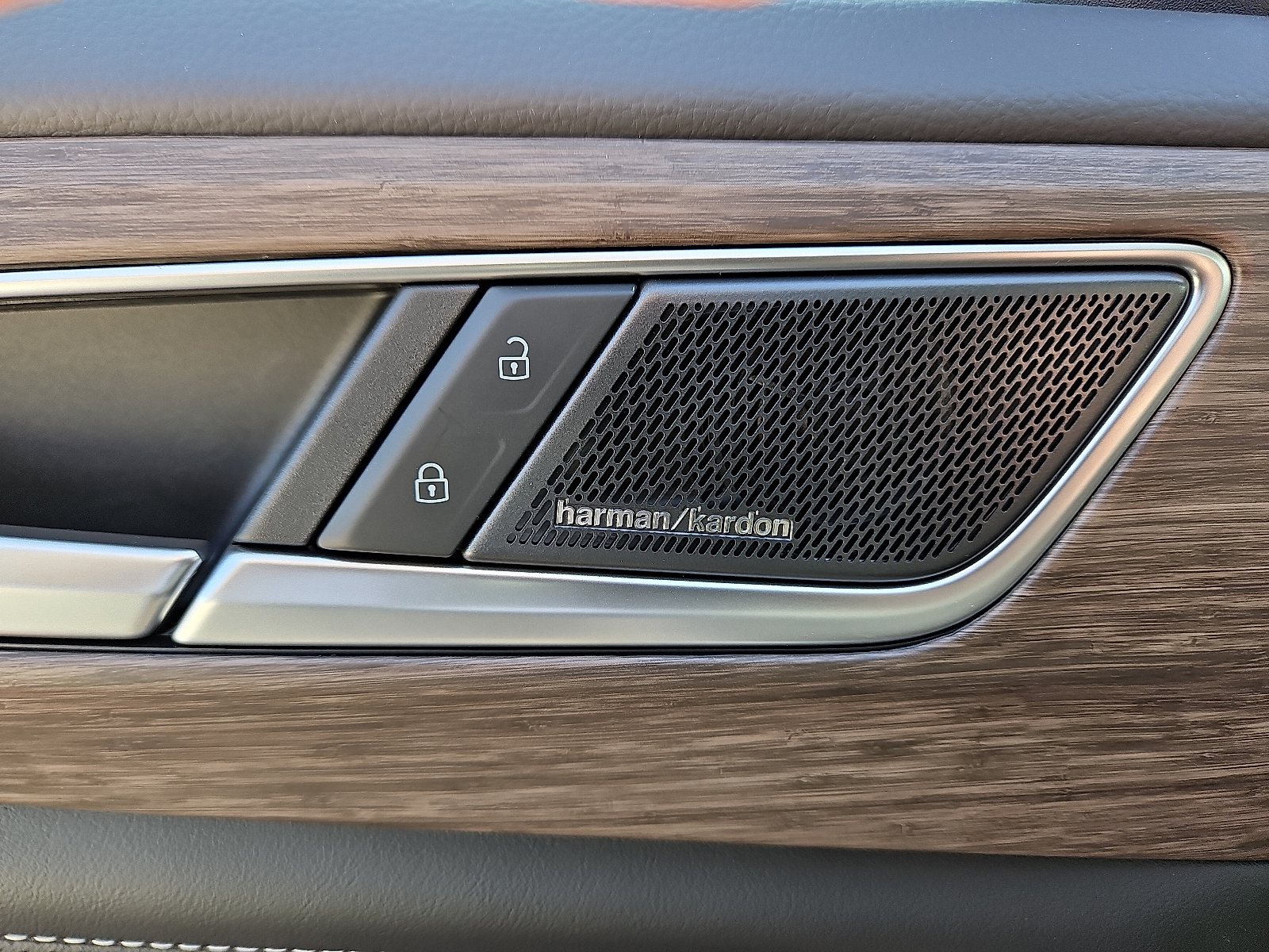 new 2025 Volkswagen Atlas car, priced at $56,311