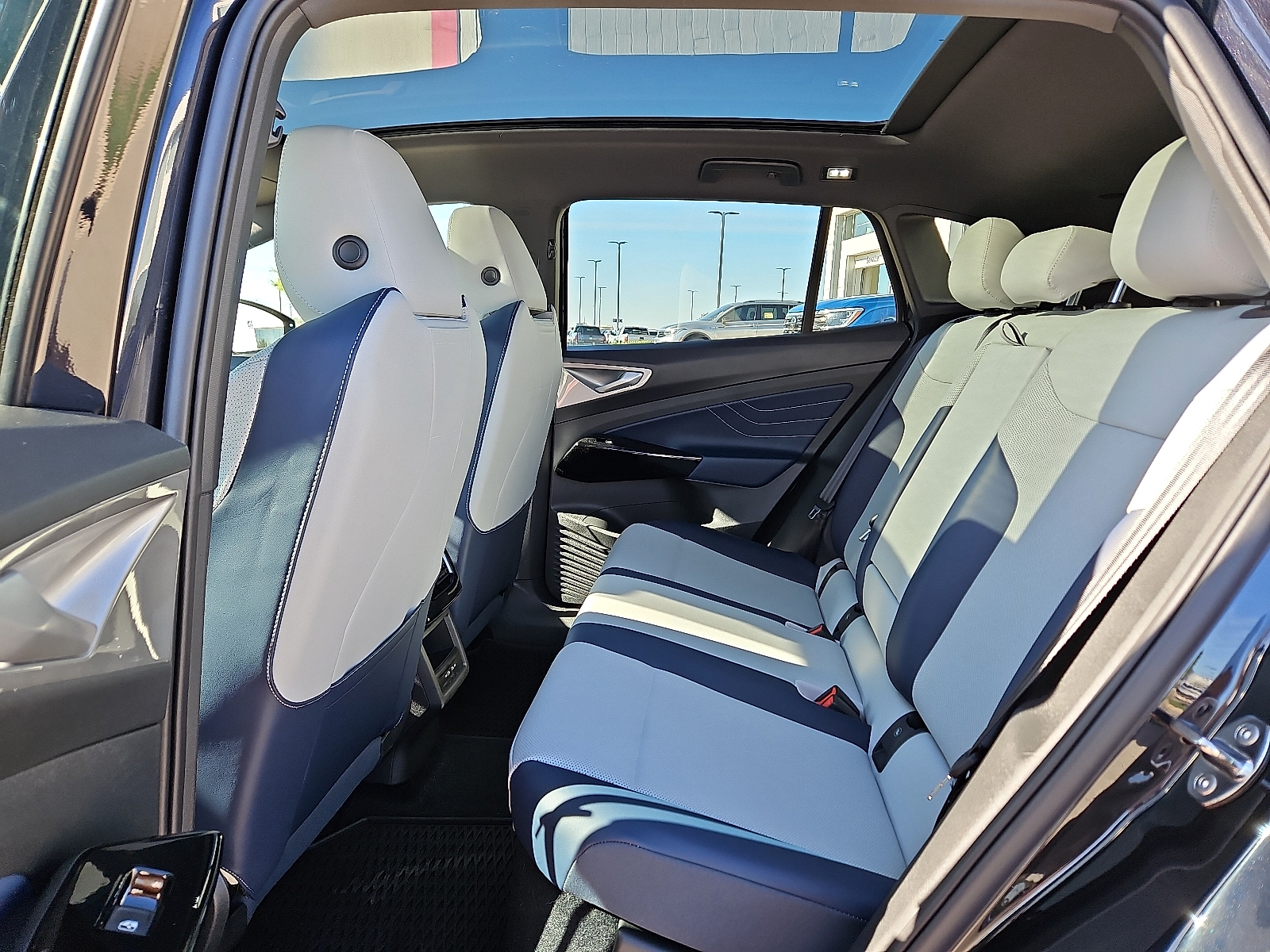 new 2025 Volkswagen ID.4 car, priced at $52,361