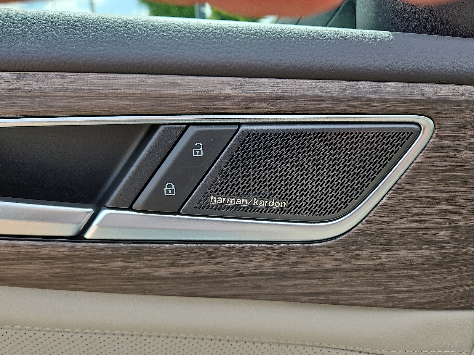 new 2025 Volkswagen Atlas car, priced at $56,311