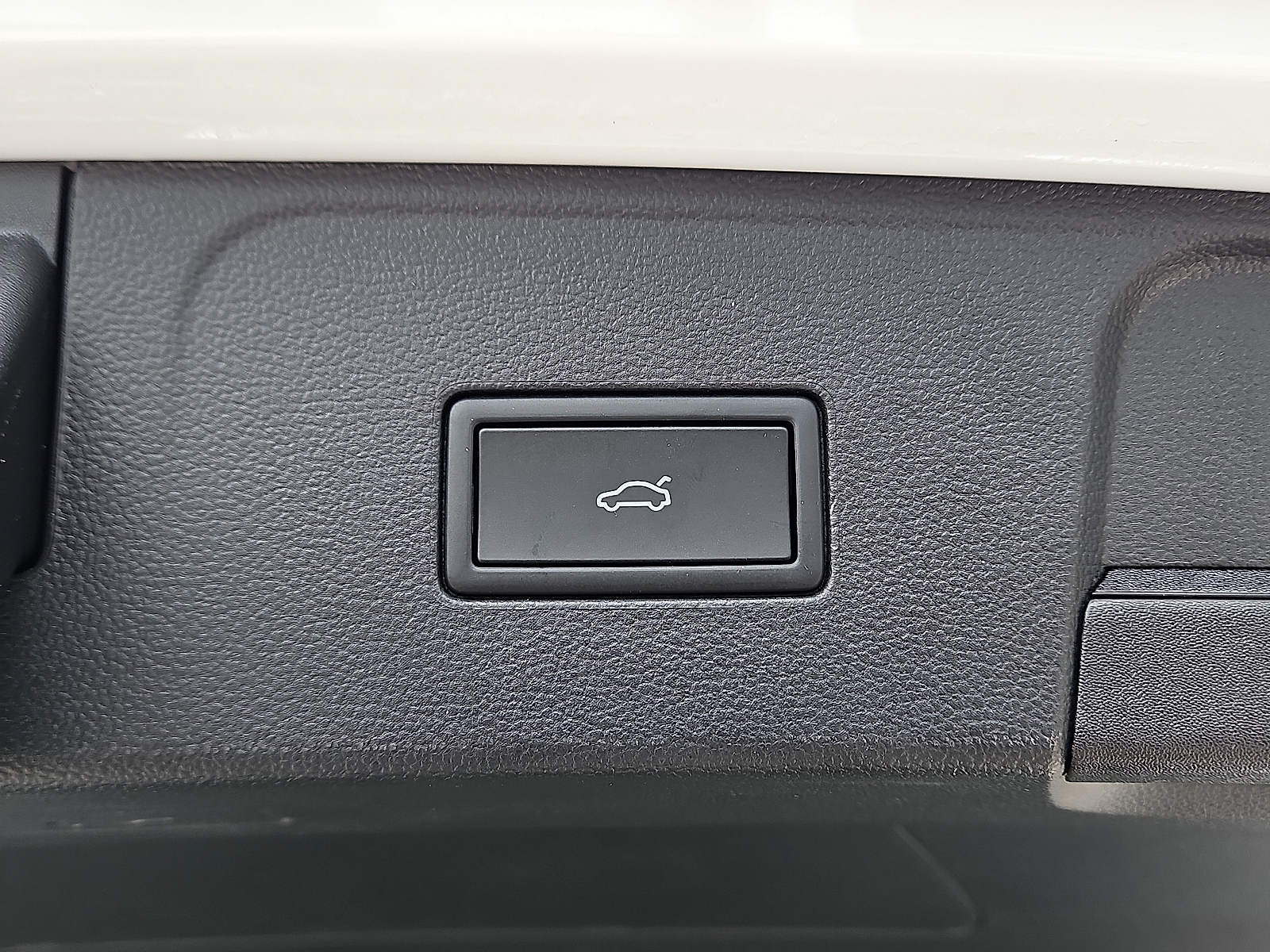 new 2025 Volkswagen Atlas car, priced at $57,006