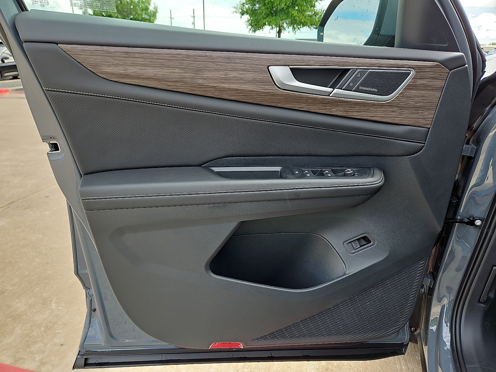 new 2025 Volkswagen Atlas car, priced at $57,006