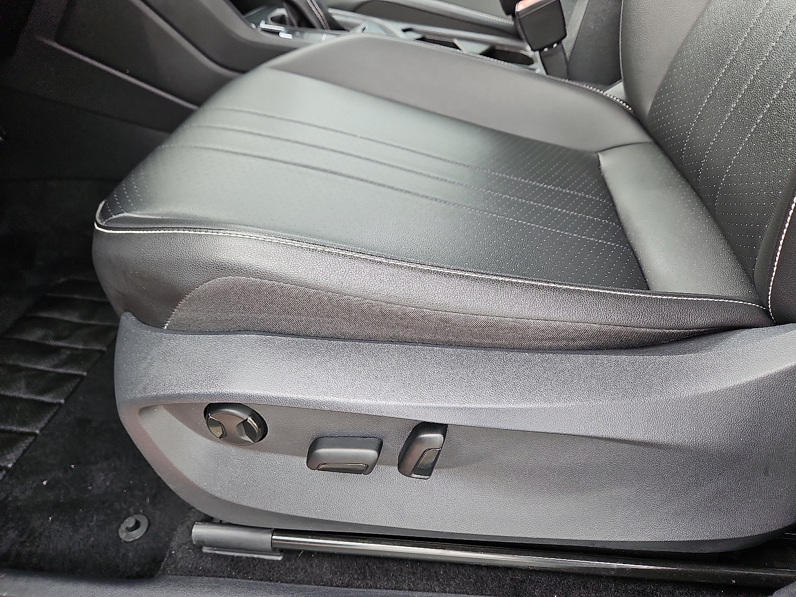 used 2022 Volkswagen Tiguan car, priced at $23,000