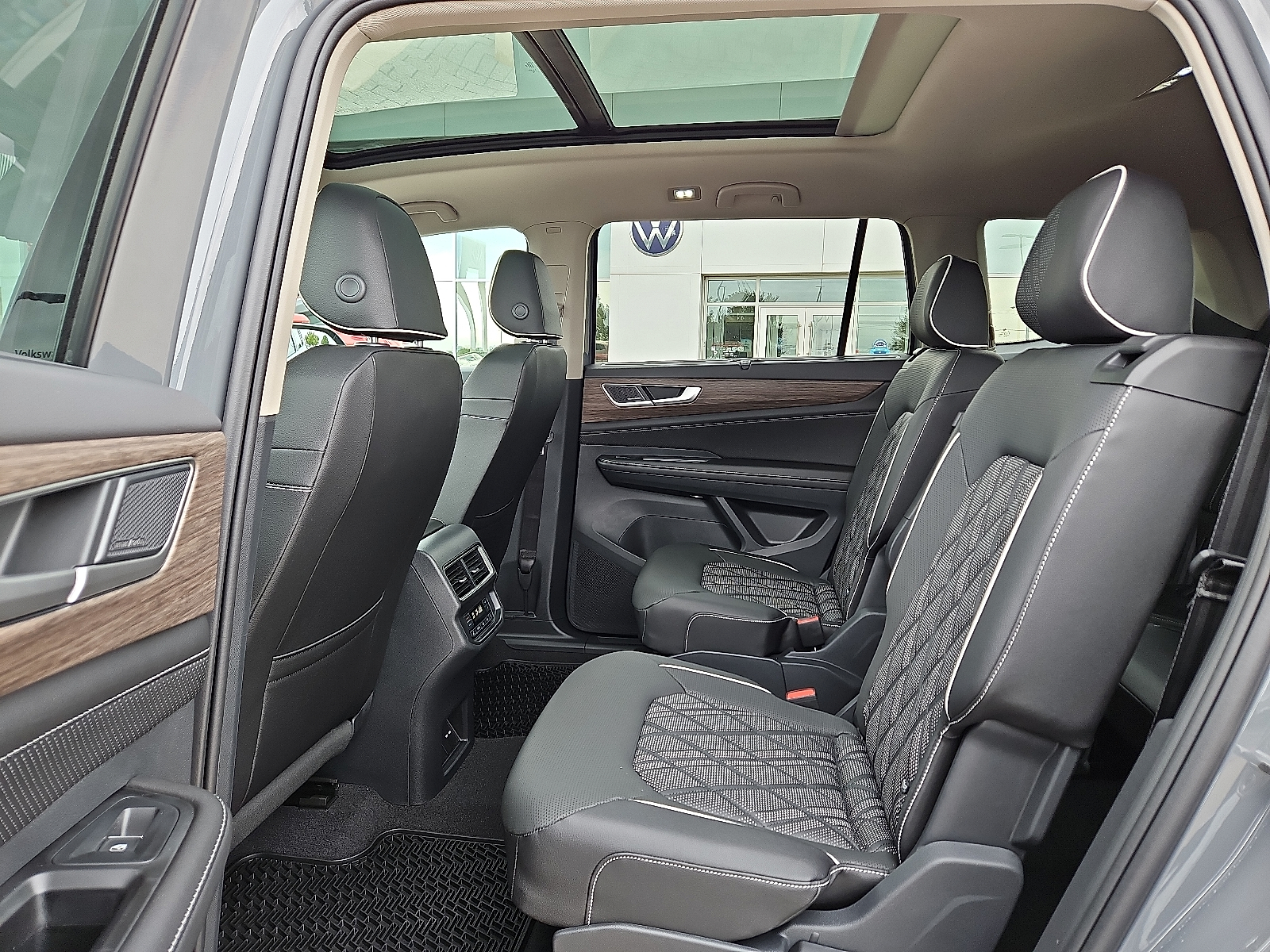 new 2025 Volkswagen Atlas car, priced at $54,506