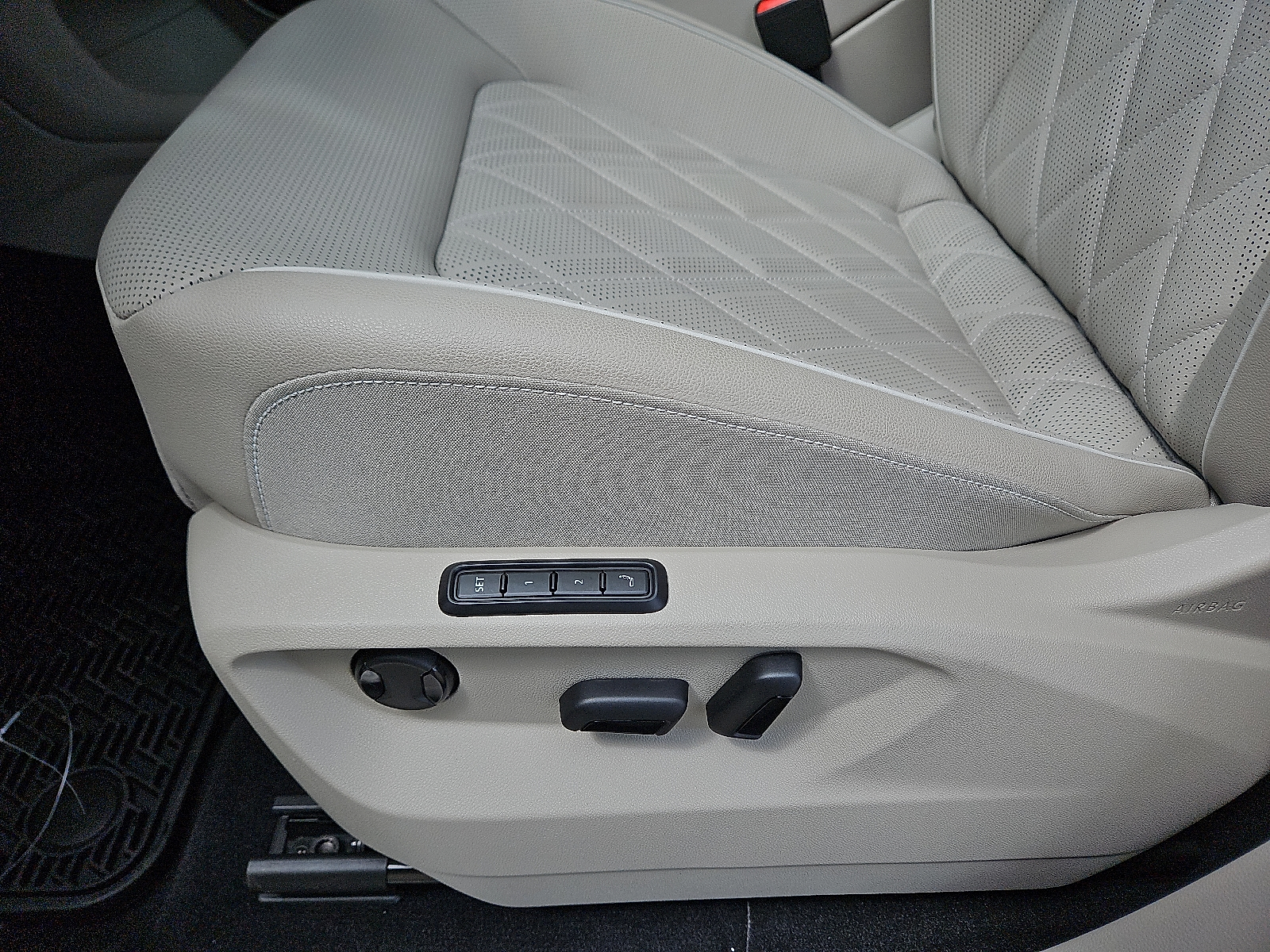 new 2025 Volkswagen Atlas car, priced at $56,311