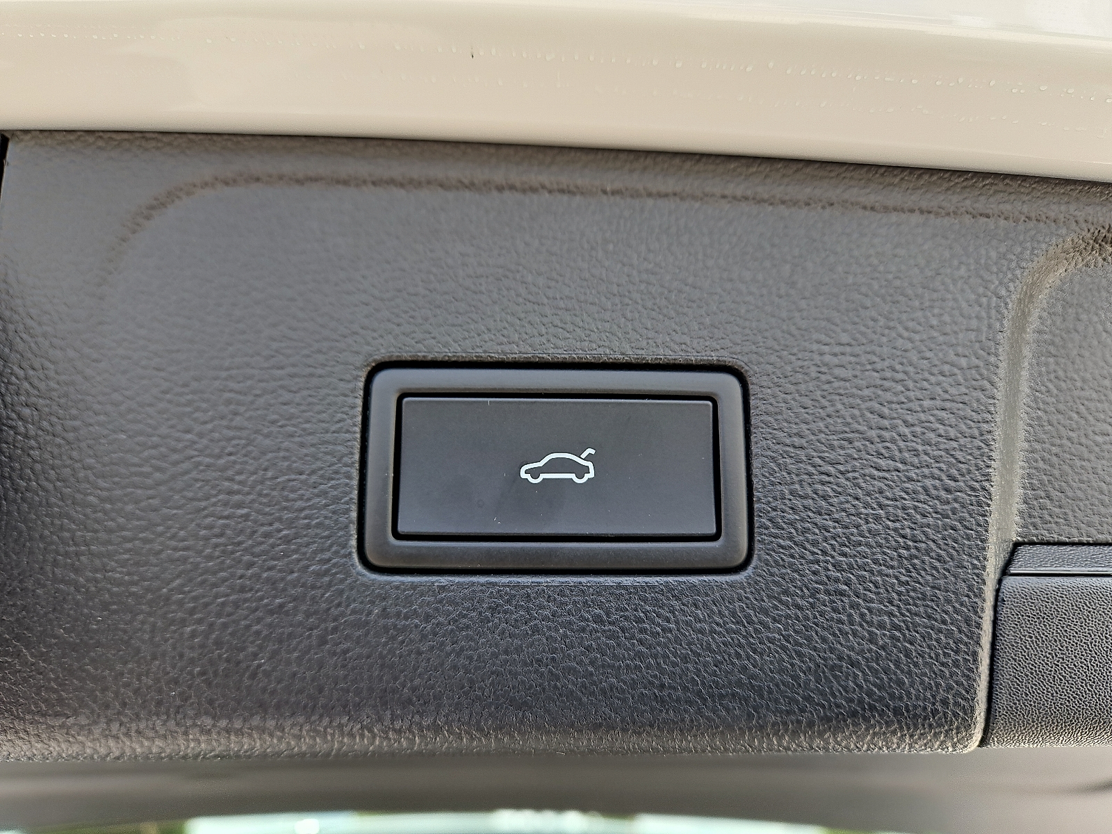 new 2025 Volkswagen Atlas car, priced at $56,311