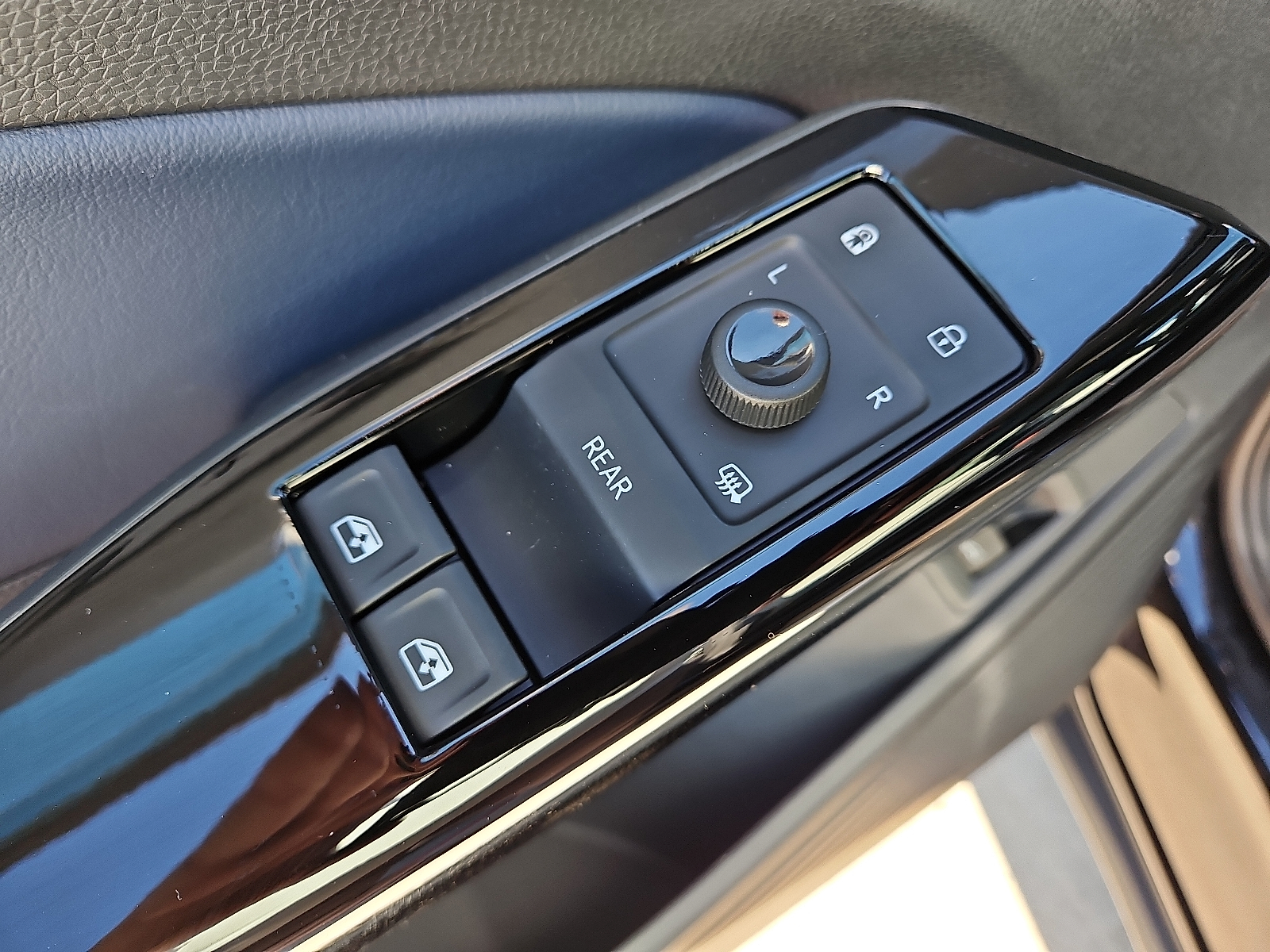 new 2025 Volkswagen ID.4 car, priced at $52,361