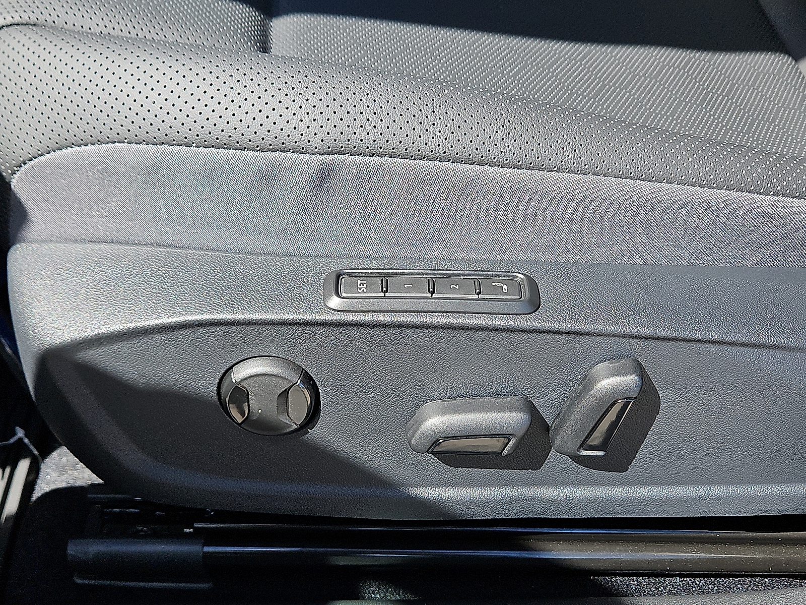 new 2025 Volkswagen ID.4 car, priced at $59,461