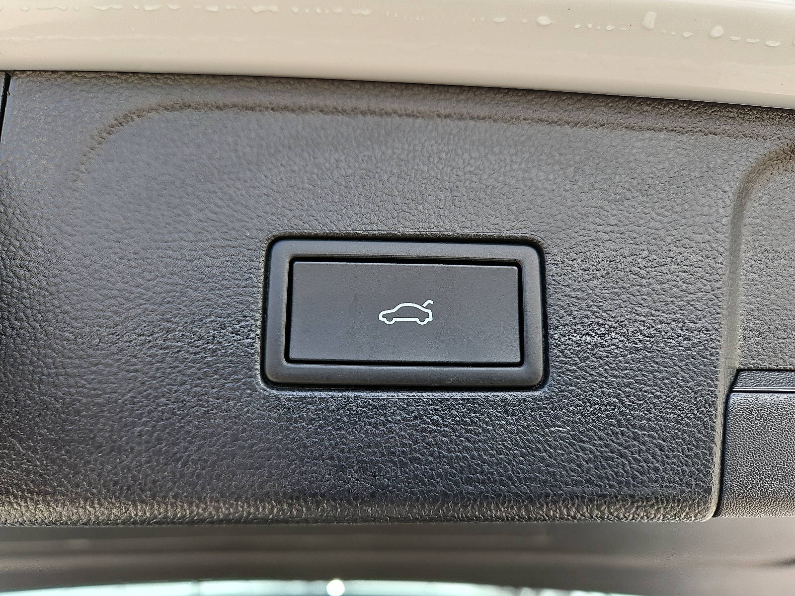 new 2025 Volkswagen Atlas car, priced at $52,001