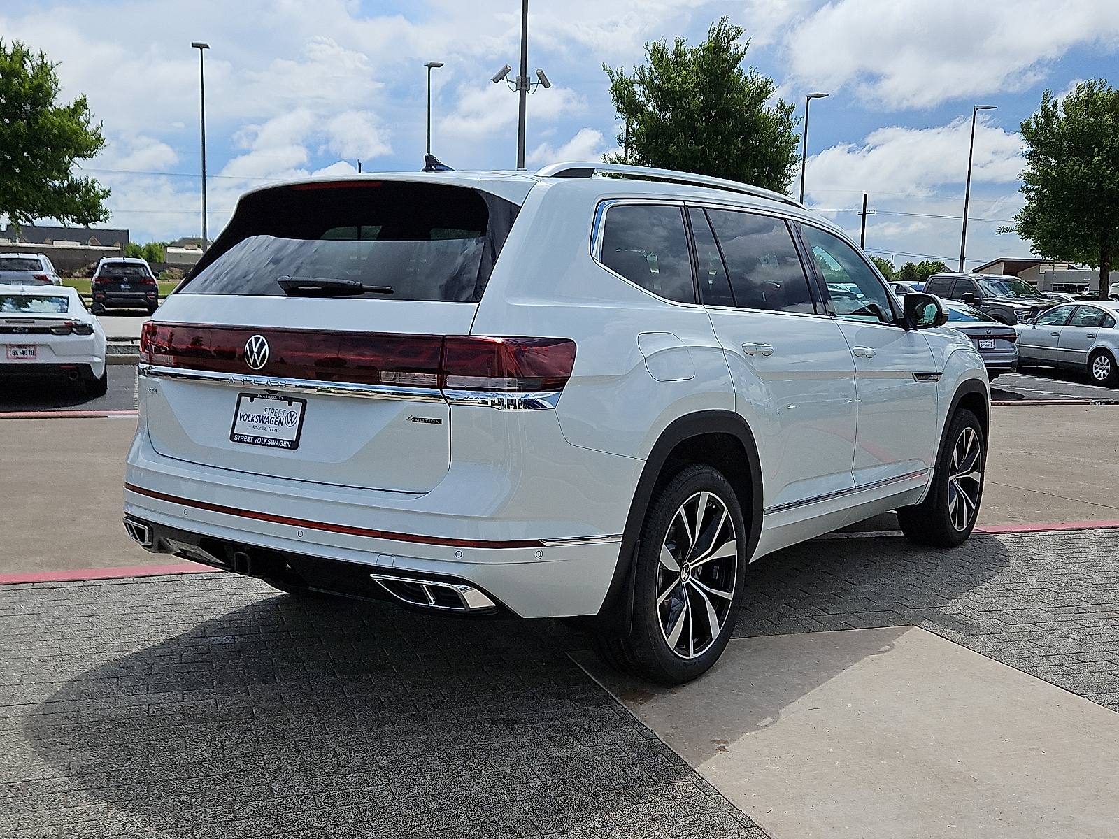 new 2025 Volkswagen Atlas car, priced at $56,311
